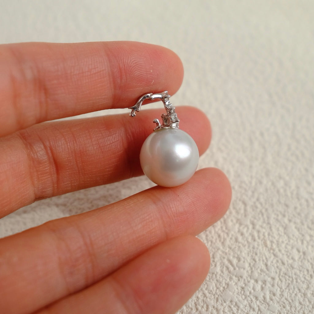 White South Sea Pearl, 18K Diamond 0.19ct Pendant, 13.5mm