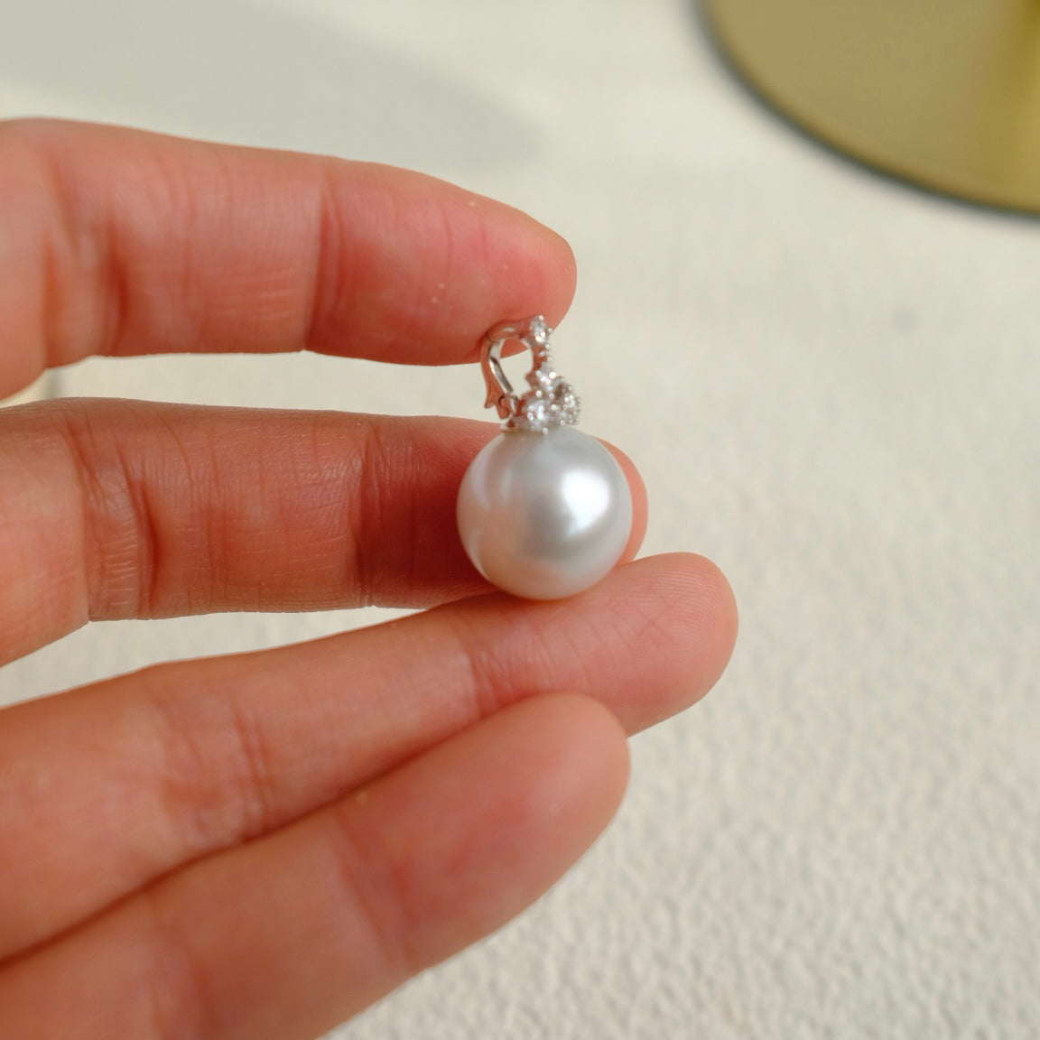White South Sea Pearl, 18K Diamond 0.19ct Pendant, 13.5mm