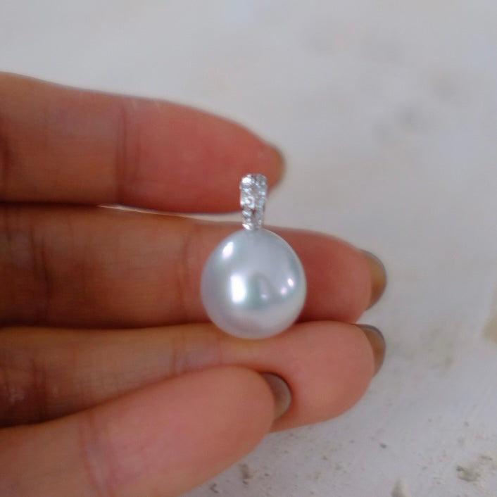 Z041 Classic Bails, AU750, Diamond 0.16ct
