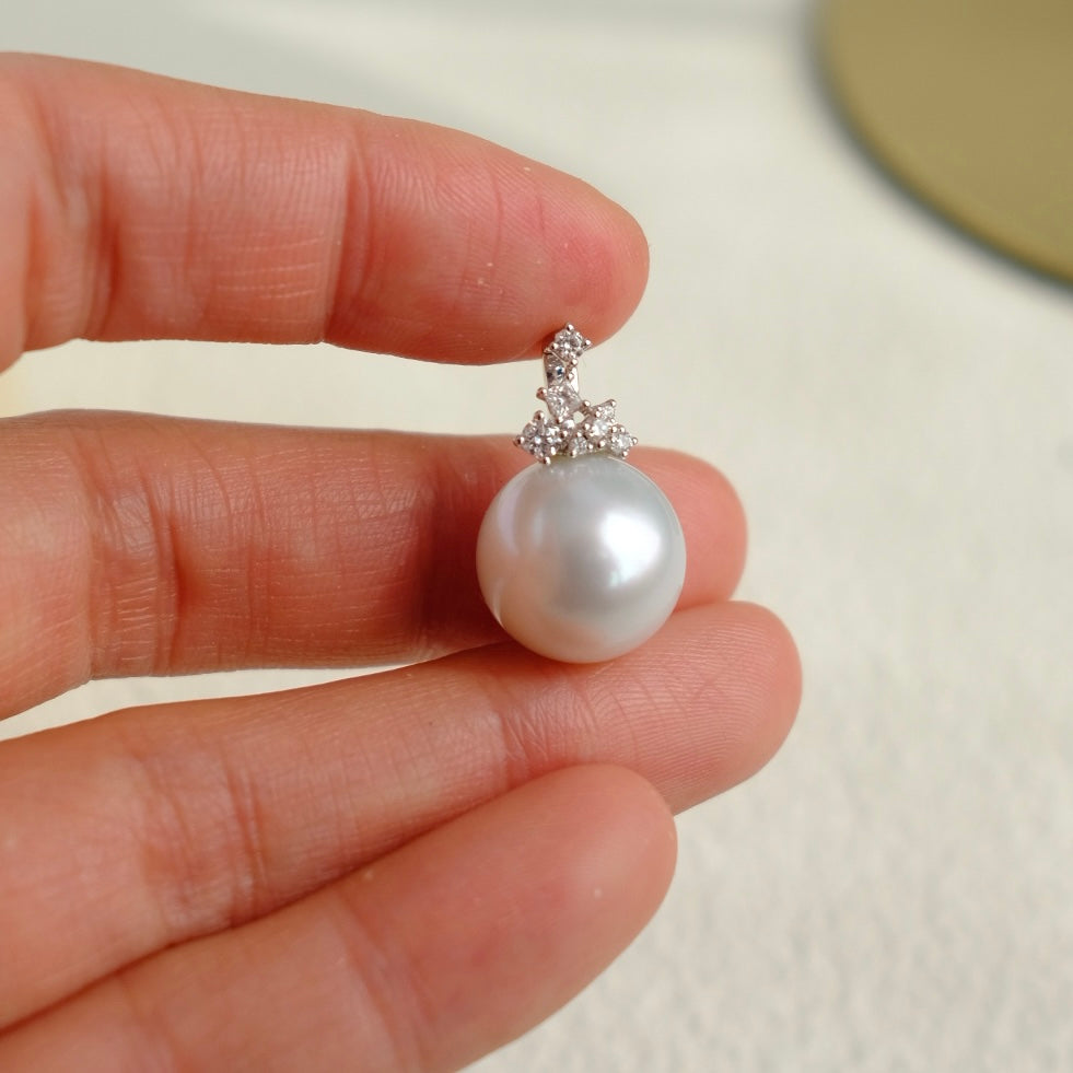 White South Sea Pearl, 18K Diamond 0.19ct Pendant, 13.5mm