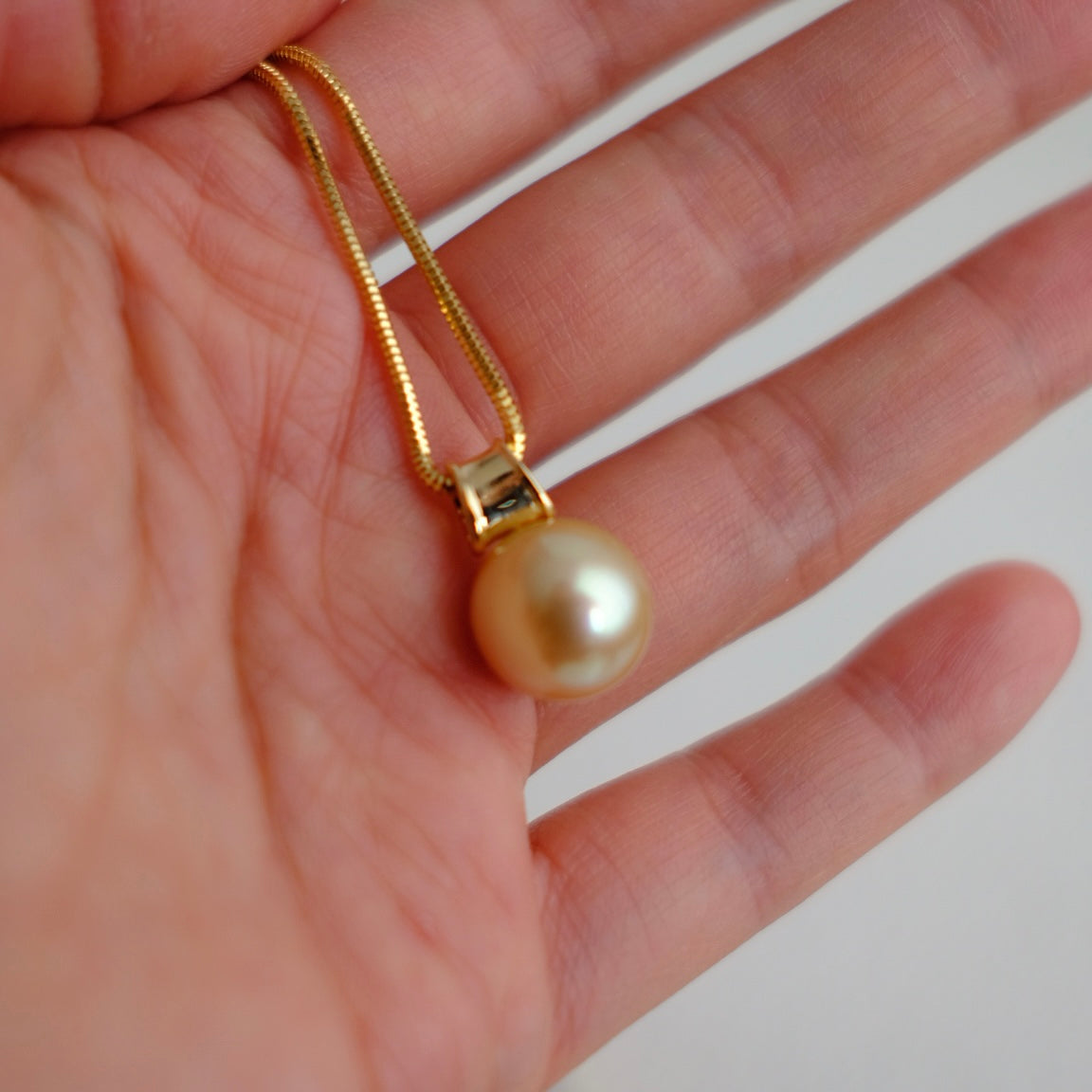 Z014 Classic Bails, AU750, Diamond 0.034ct