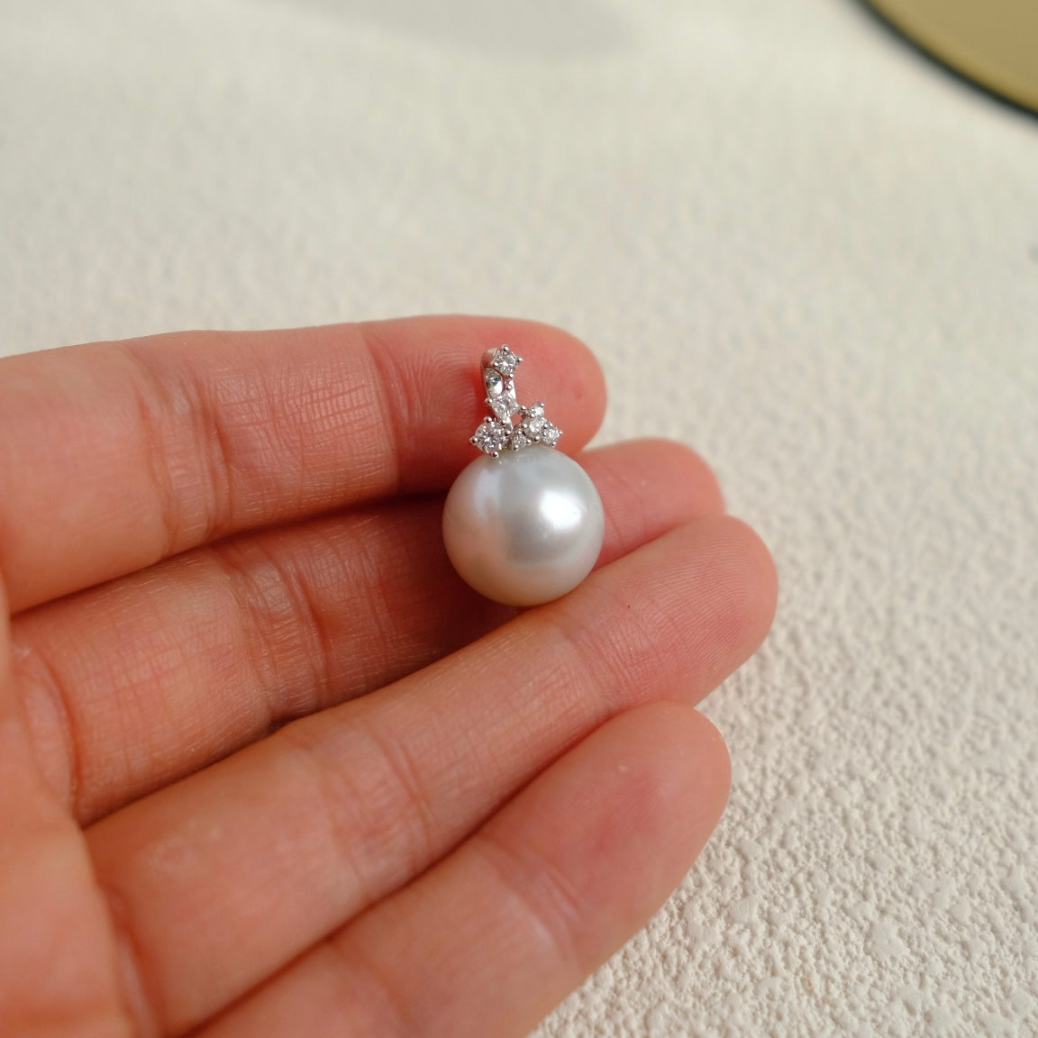 White South Sea Pearl, 18K Diamond 0.19ct Pendant, 13.5mm