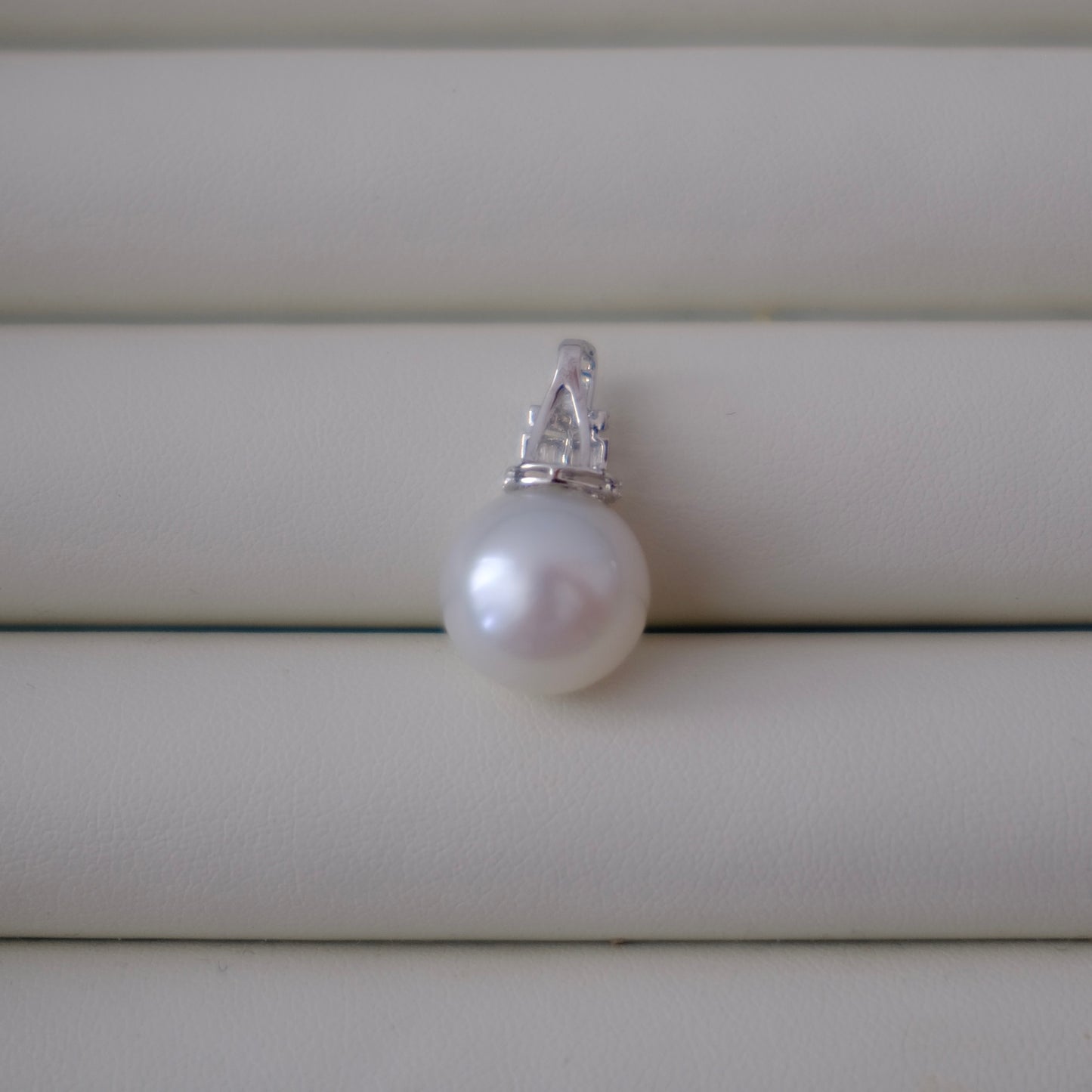 Z066 Classic Bails, AU750, Diamond 0.166ct