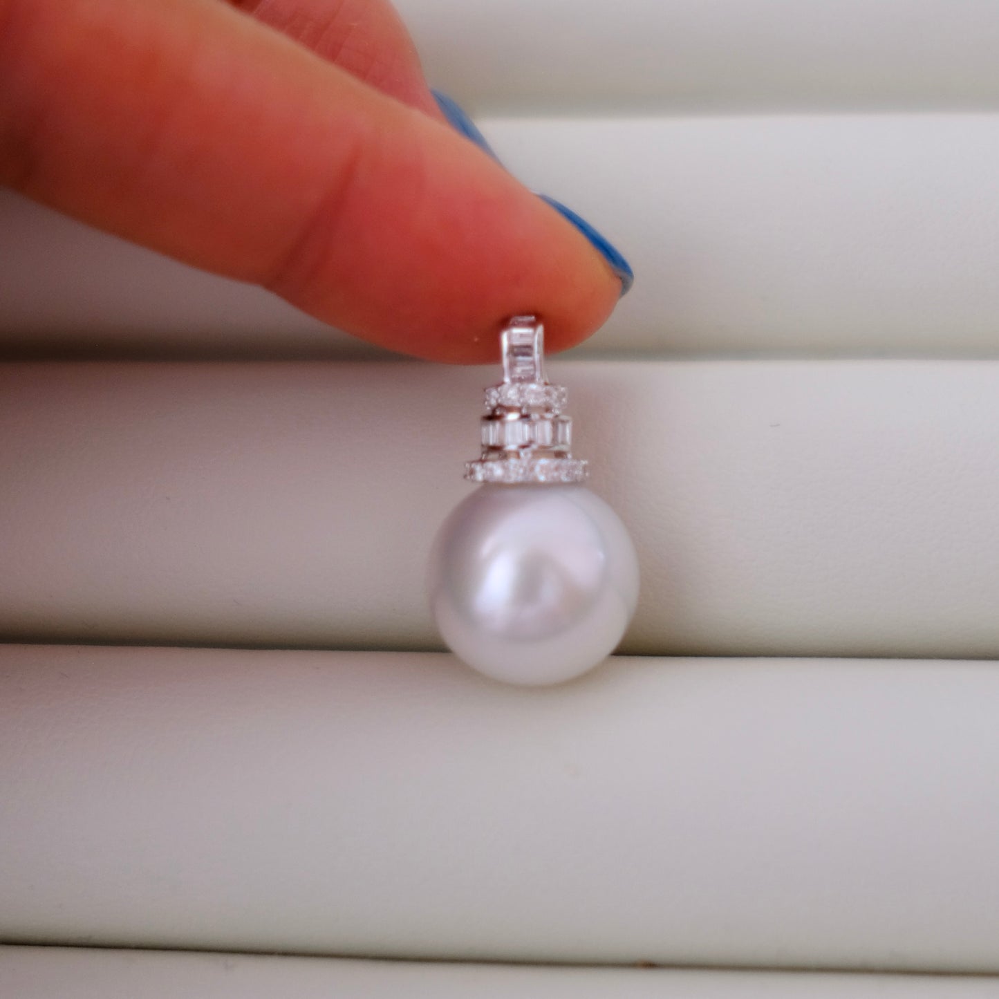 Z066 Classic Bails, AU750, Diamond 0.166ct