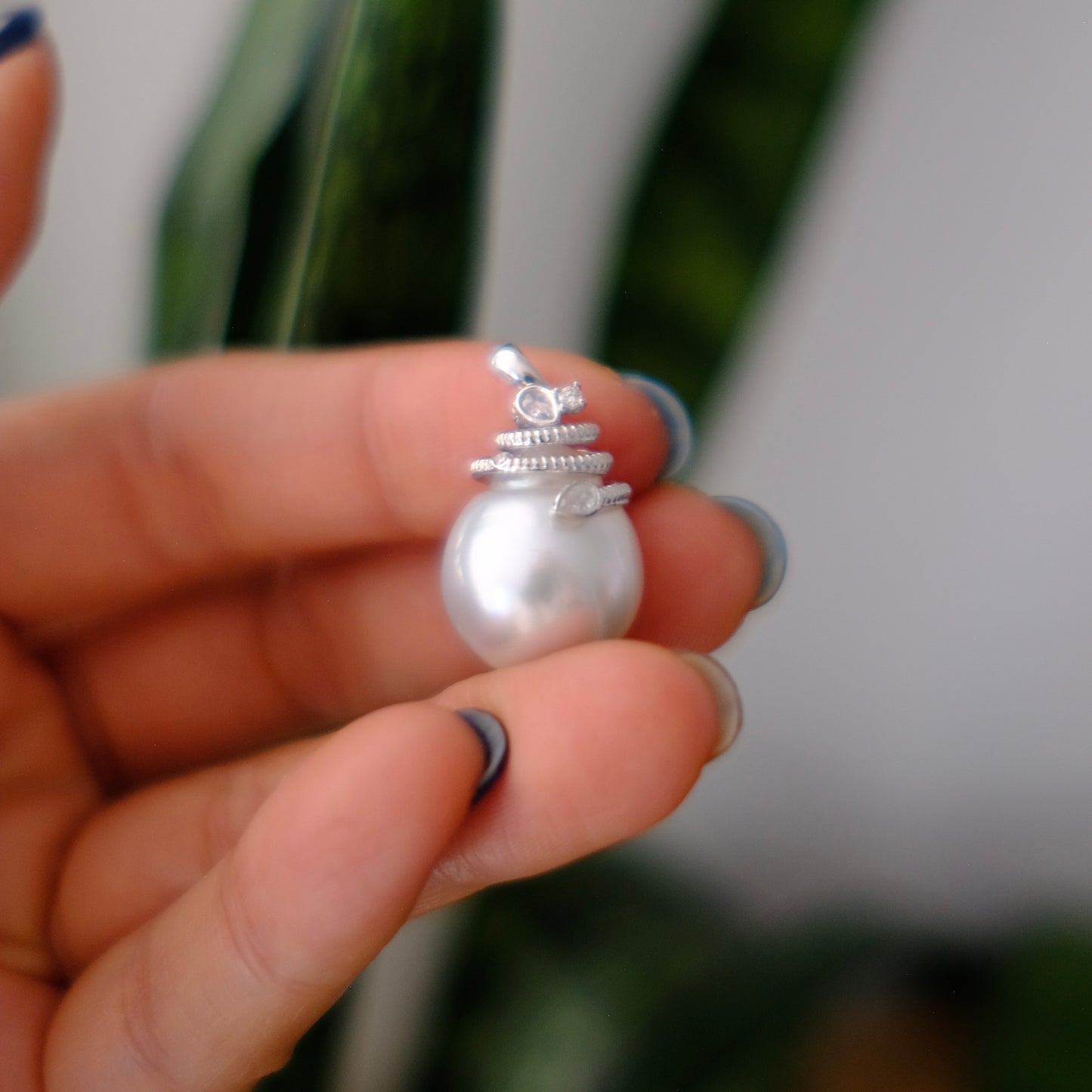 White South Sea Pearl Pendant, DT 14.3*16.7mm, AU750 Diamond 0.088ct, PASPALEY