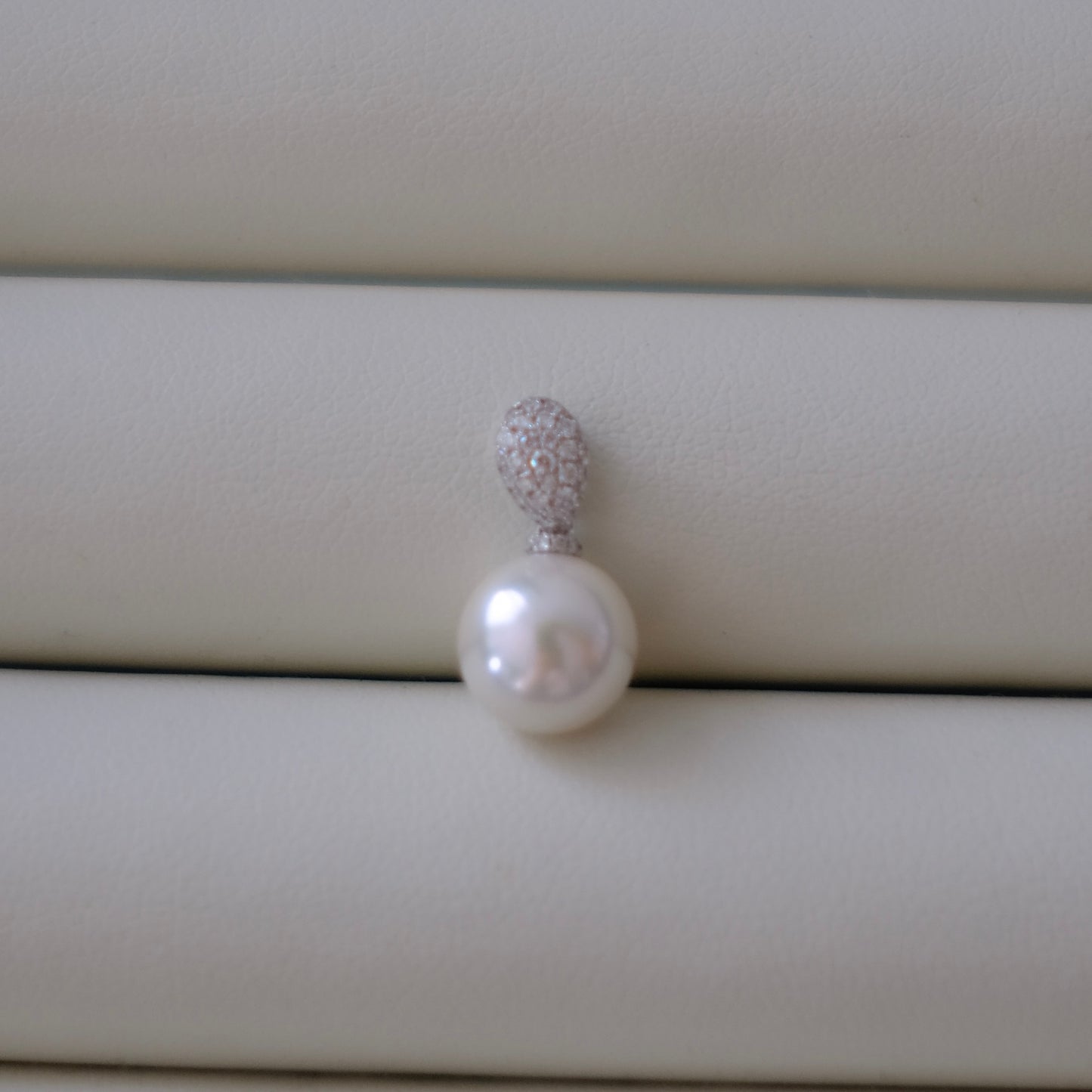 Z075 Classic Bails, AU750, Diamond 0.16ct