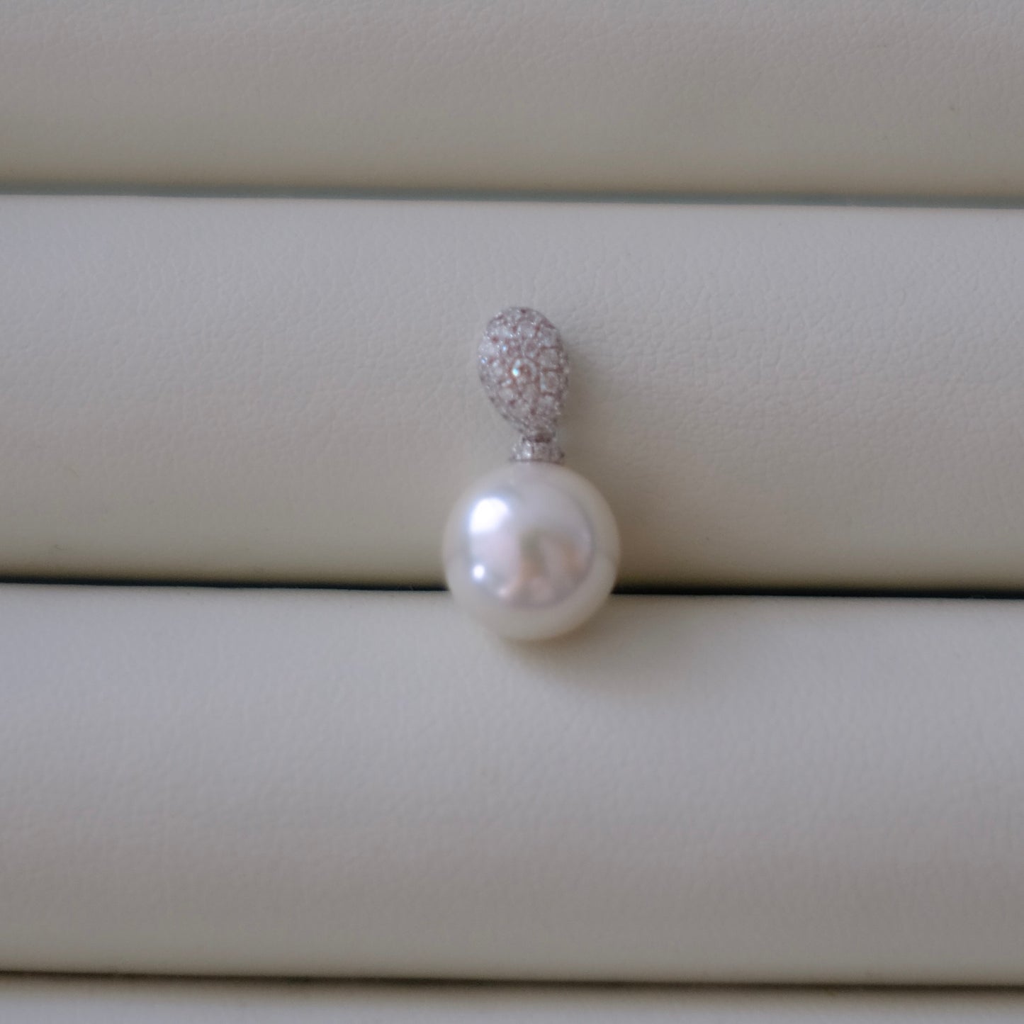 Z075 Classic Bails, AU750, Diamond 0.16ct