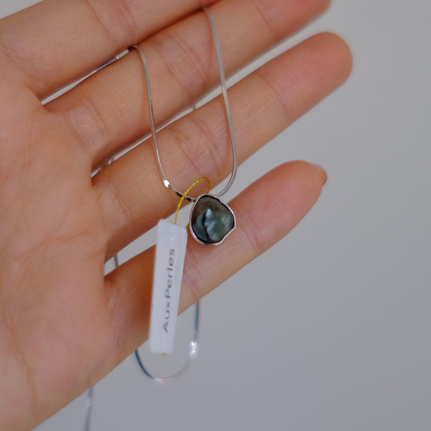 Tahitian Pearl, 18K Pendant, Keshi Pearl, 8-9mm