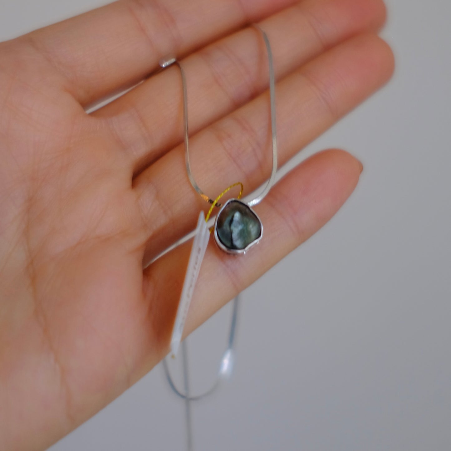 Tahitian Pearl, 18K Pendant, Keshi Pearl, 8-9mm