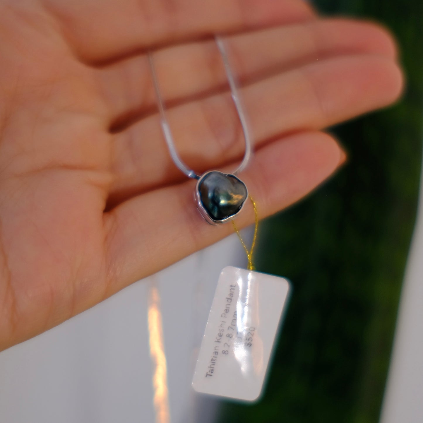 Tahitian Pearl, 18K Pendant, Keshi Pearl, 8-9mm
