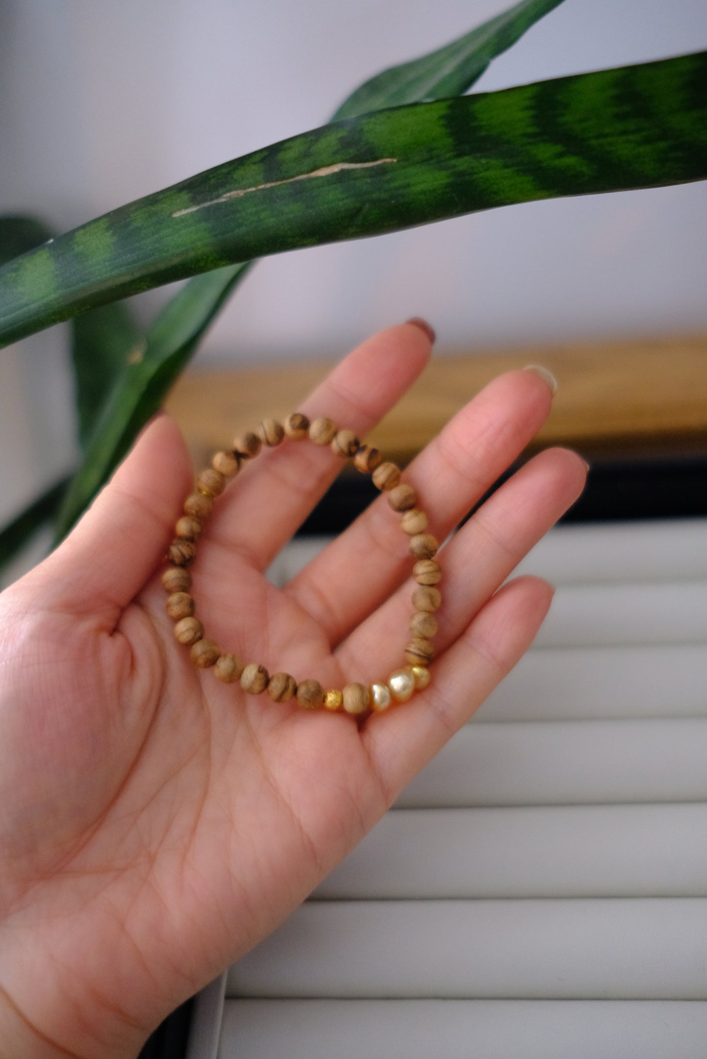 Golden South Sea Pearl Bracelet, Keshi, Daragan Agarwood 6mm, AU999