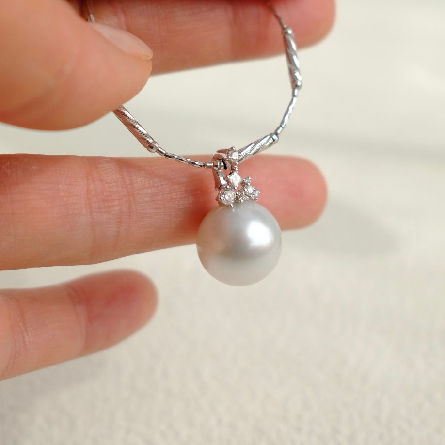 White South Sea Pearl, 18K Diamond 0.19ct Pendant, 13.5mm