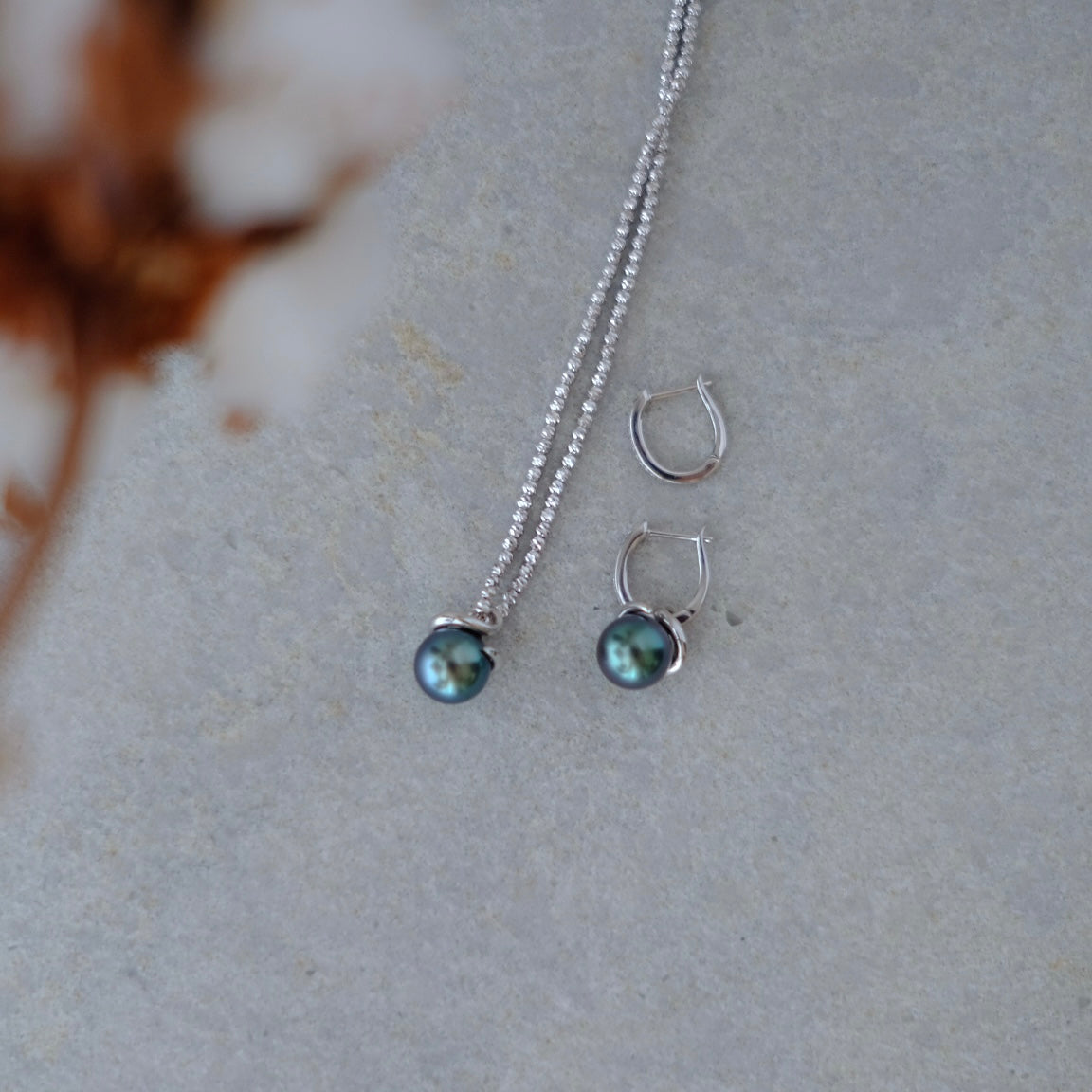 CE003 Twisted Earrings- Miki