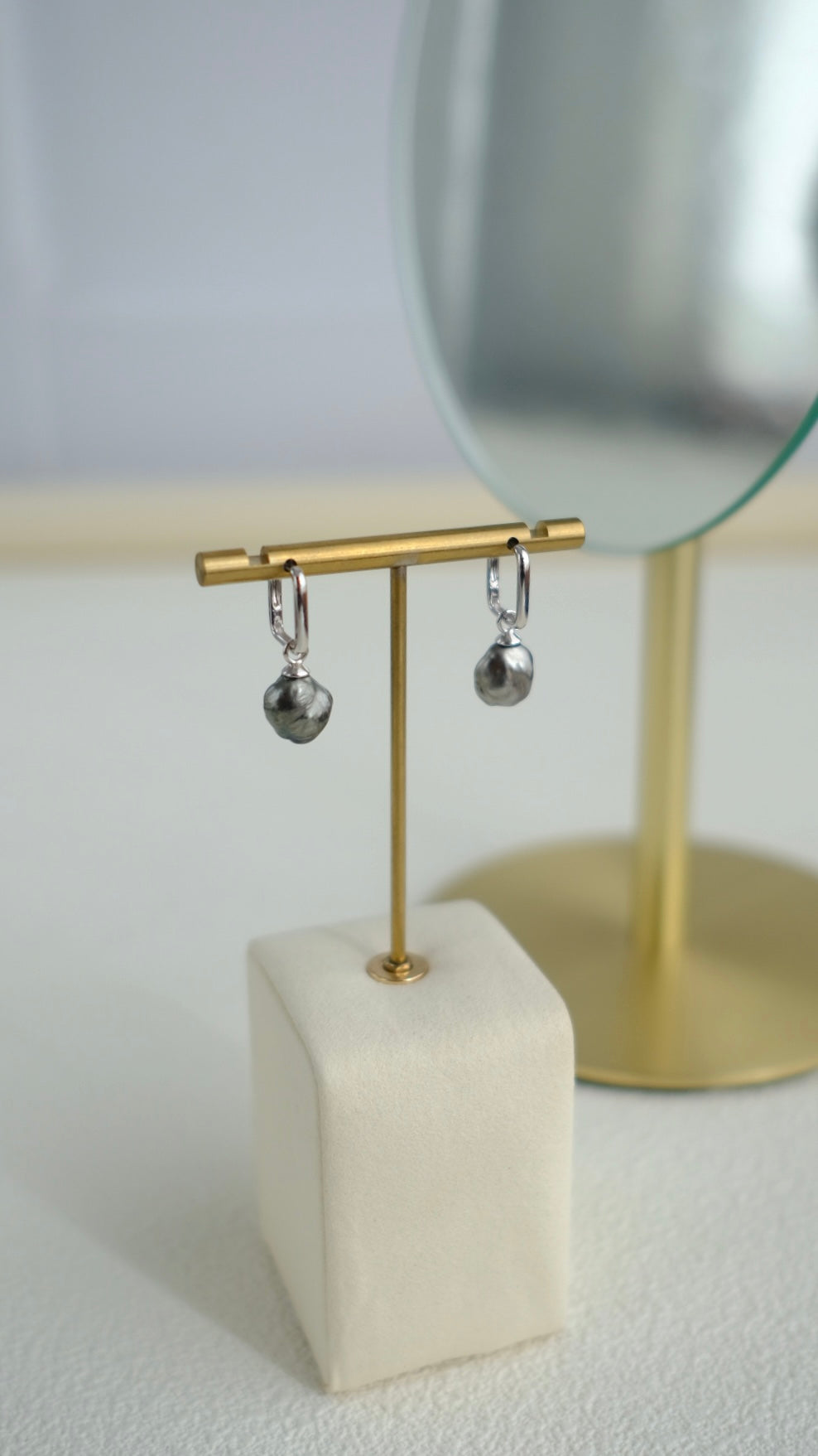 Z033 Classic Earrings Accessories, AU750, 2.219g