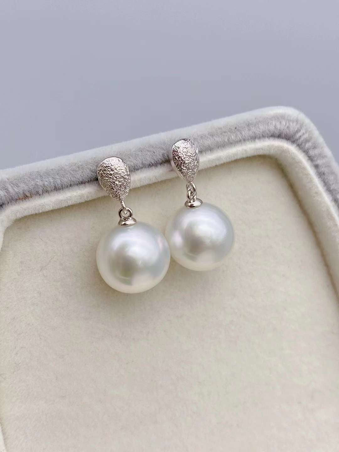 Z026 Classic Earrings Accessories, AU750