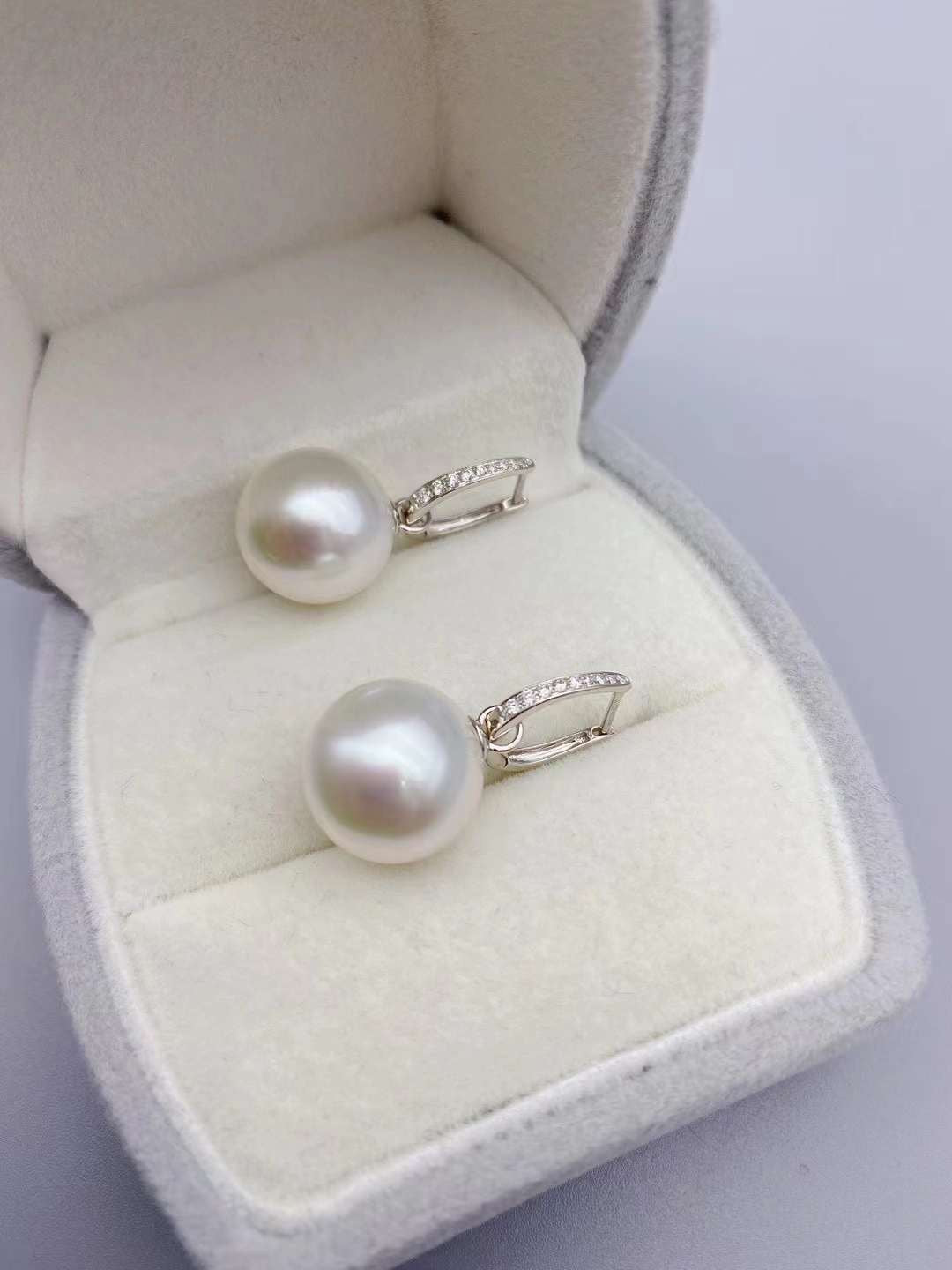 Z027 Classic Earrings Accessories, AU750, Diamond 0.106ct