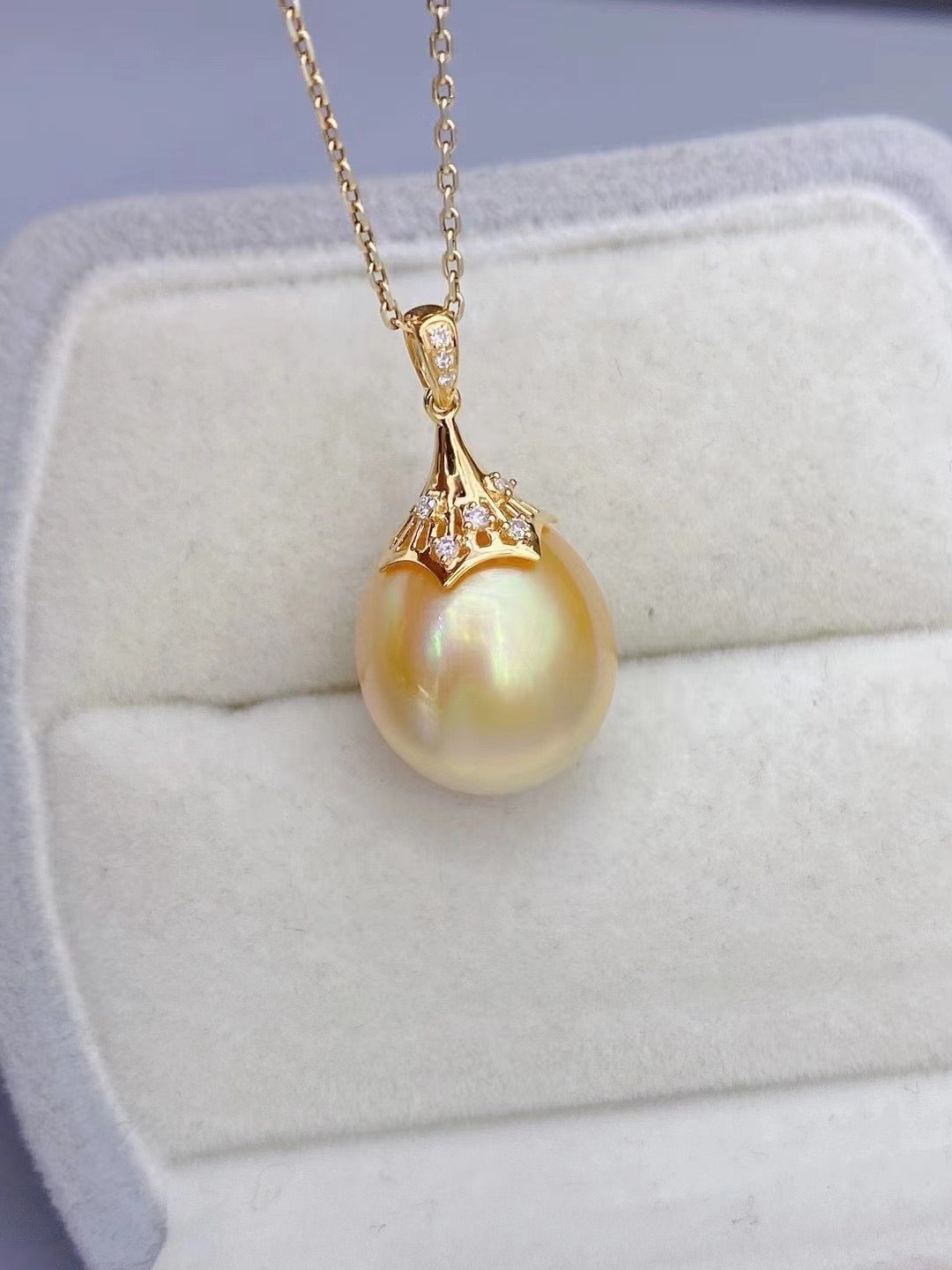 Z079 Classic Bails, AU750, Diamond 0.048ct