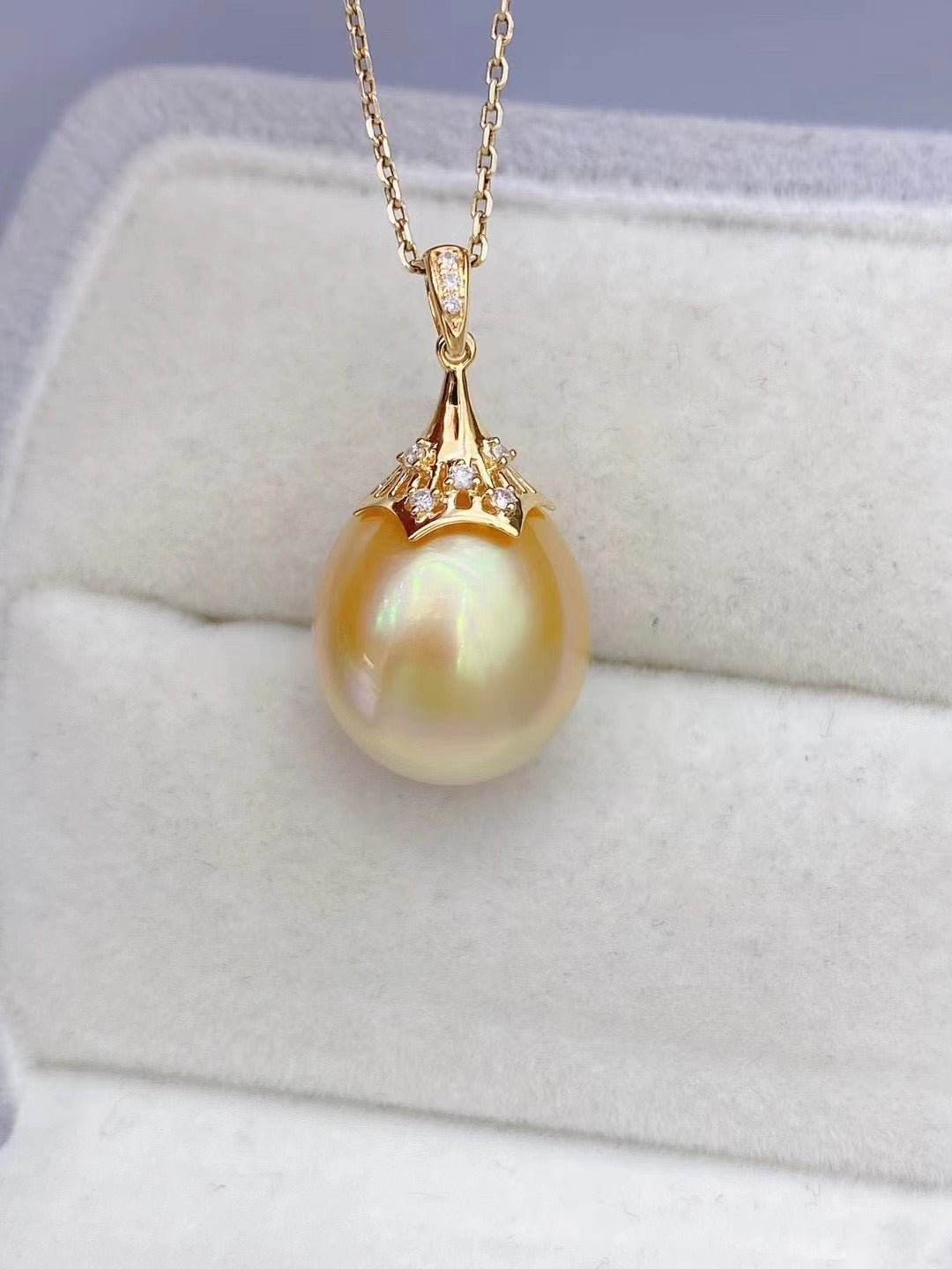 Z079 Classic Bails, AU750, Diamond 0.048ct