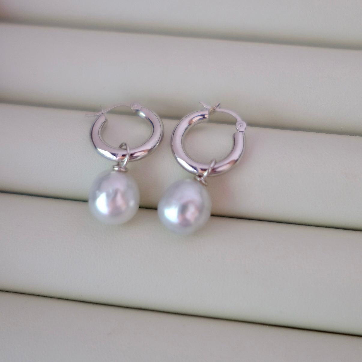 Z025 Classic Earrings Accessories, AU750