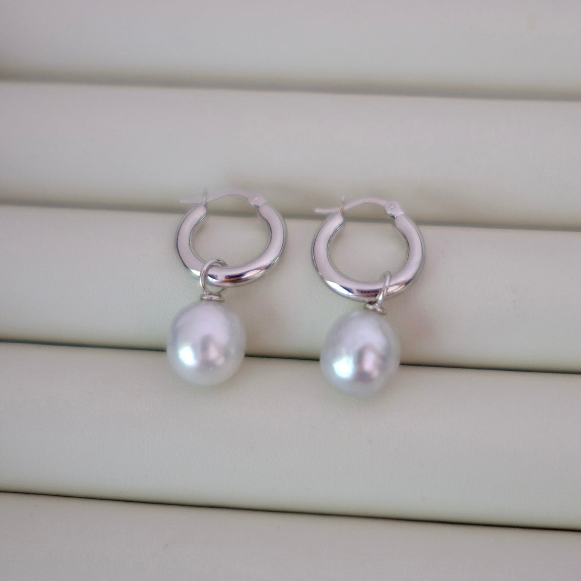 Z025 Classic Earrings Accessories, AU750