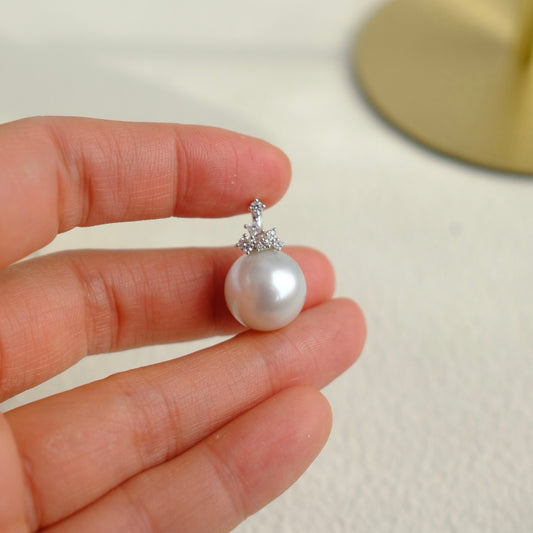 White South Sea Pearl, 18K Diamond 0.19ct Pendant, 13.5mm
