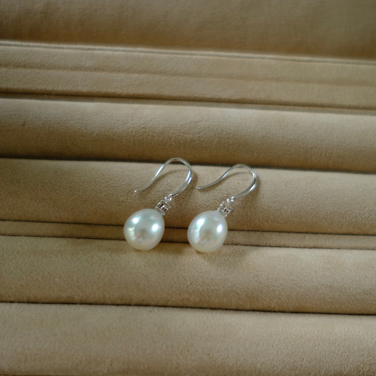 Z63 Classic Earrings Accessories, AU750, Diamond 0.04ct