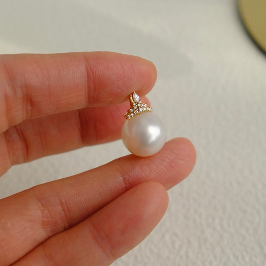 White South Sea Pearl, 18K Diamond 0.104ct Pendant, 12.6mm