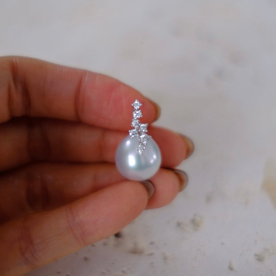 Z056 Classic Bails, AU750, Diamond 0.22ct