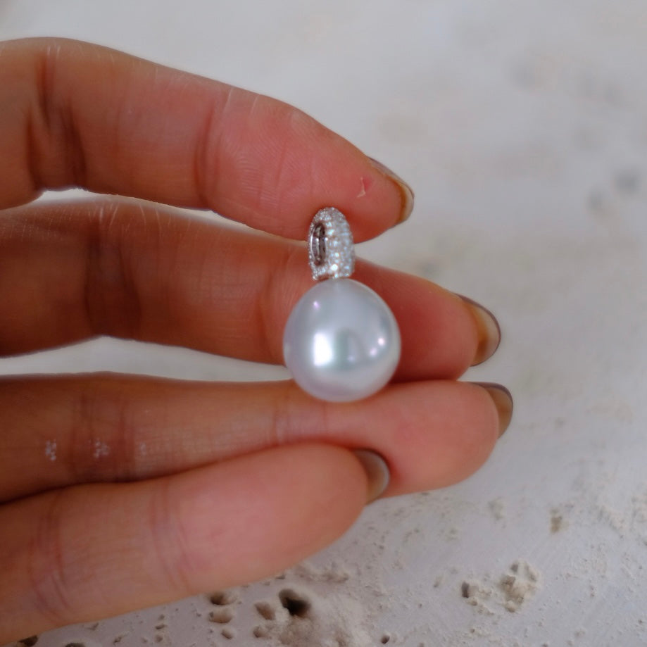 Z032 Classic Bails, AU750, Diamond 0.27ct