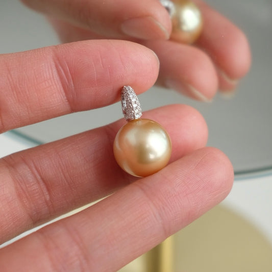 Z032 Classic Bails, AU750, Diamond 0.27ct