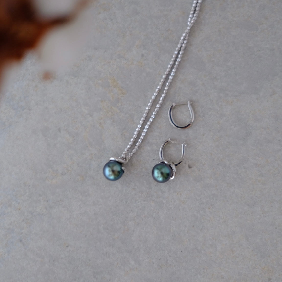 CE003 Twisted Earrings- Miki