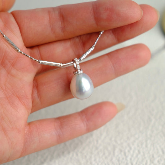 Z018 Classic Bails, AU750, Diamond 0.112ct