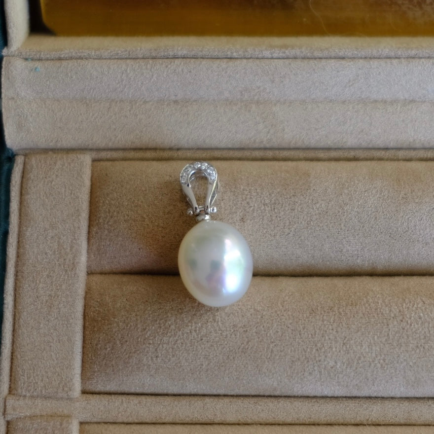 Z087 Classic Bails, AU750, Diamond 0.035ct