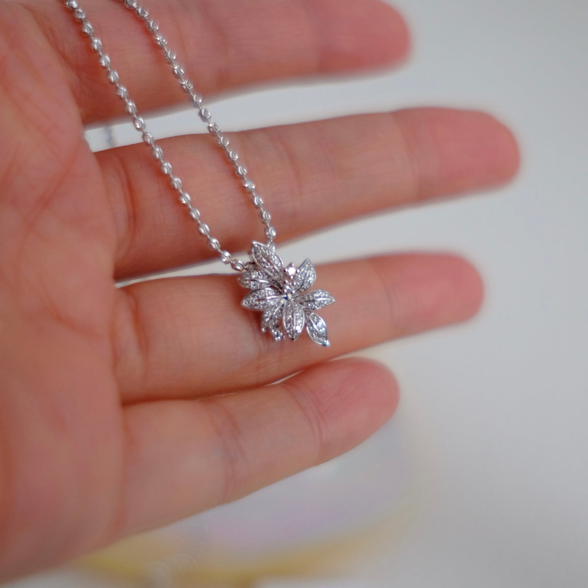Z020 Classic Bails, AU750, Diamond 0.18ct