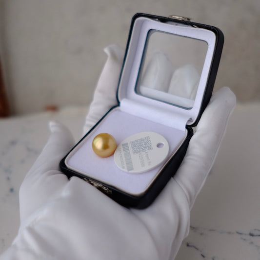 Golden South Sea Pearl, 13.7mm, Loose Pearl, GUILD Certificate