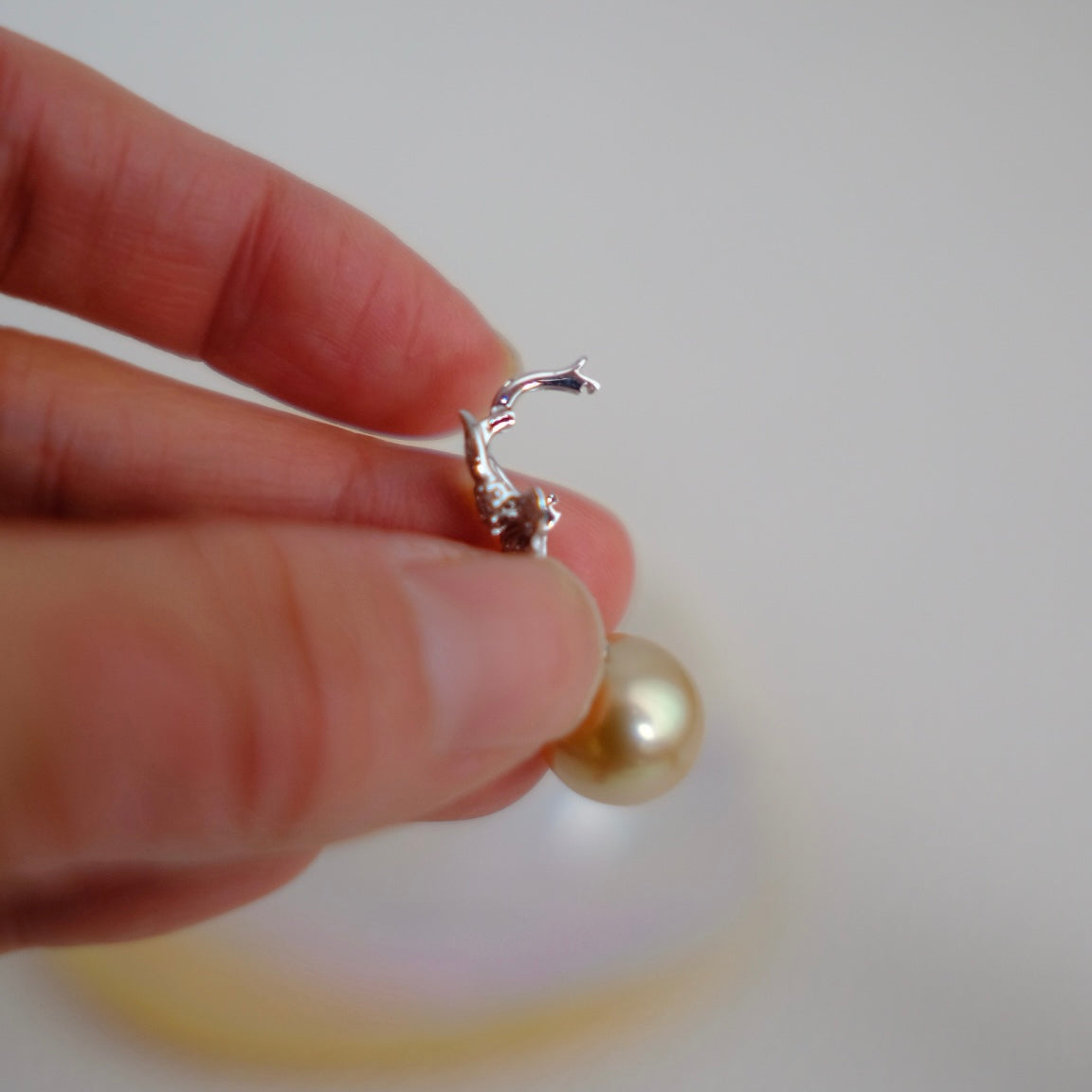 Z020 Classic Bails, AU750, Diamond 0.18ct