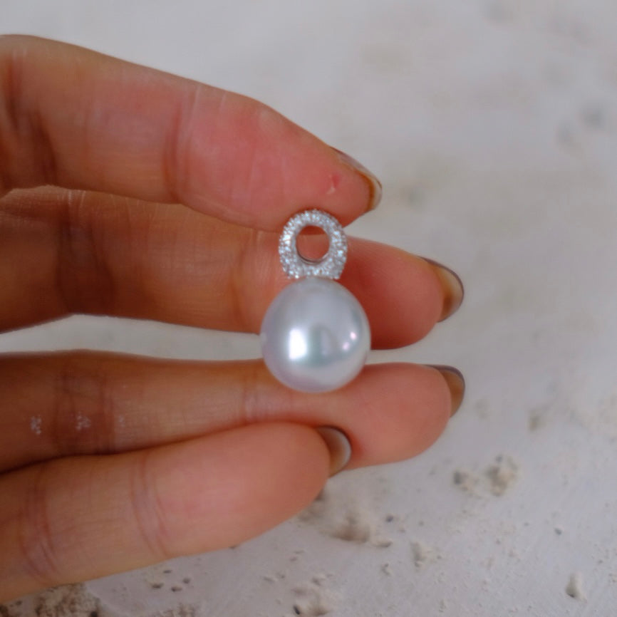 Z032 Classic Bails, AU750, Diamond 0.27ct