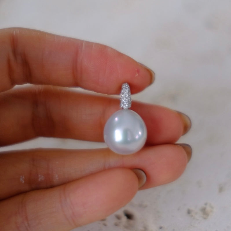 Z032 Classic Bails, AU750, Diamond 0.27ct