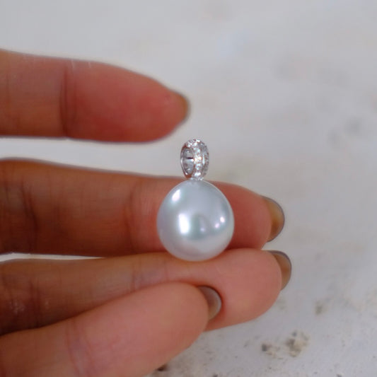 Z041 Classic Bails, AU750, Diamond 0.16ct