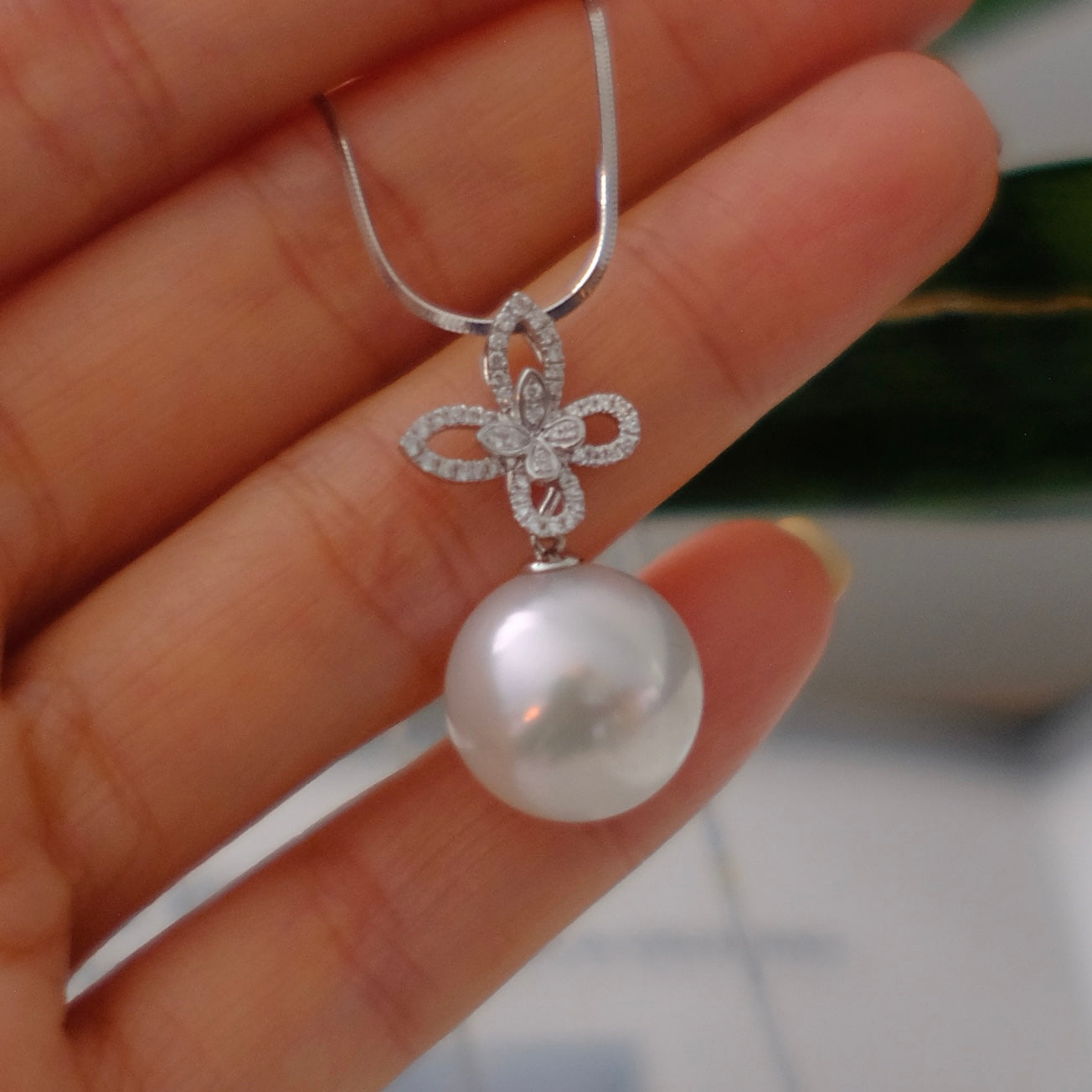 Z081 Classic Bails, AU750, Diamond 0.158ct