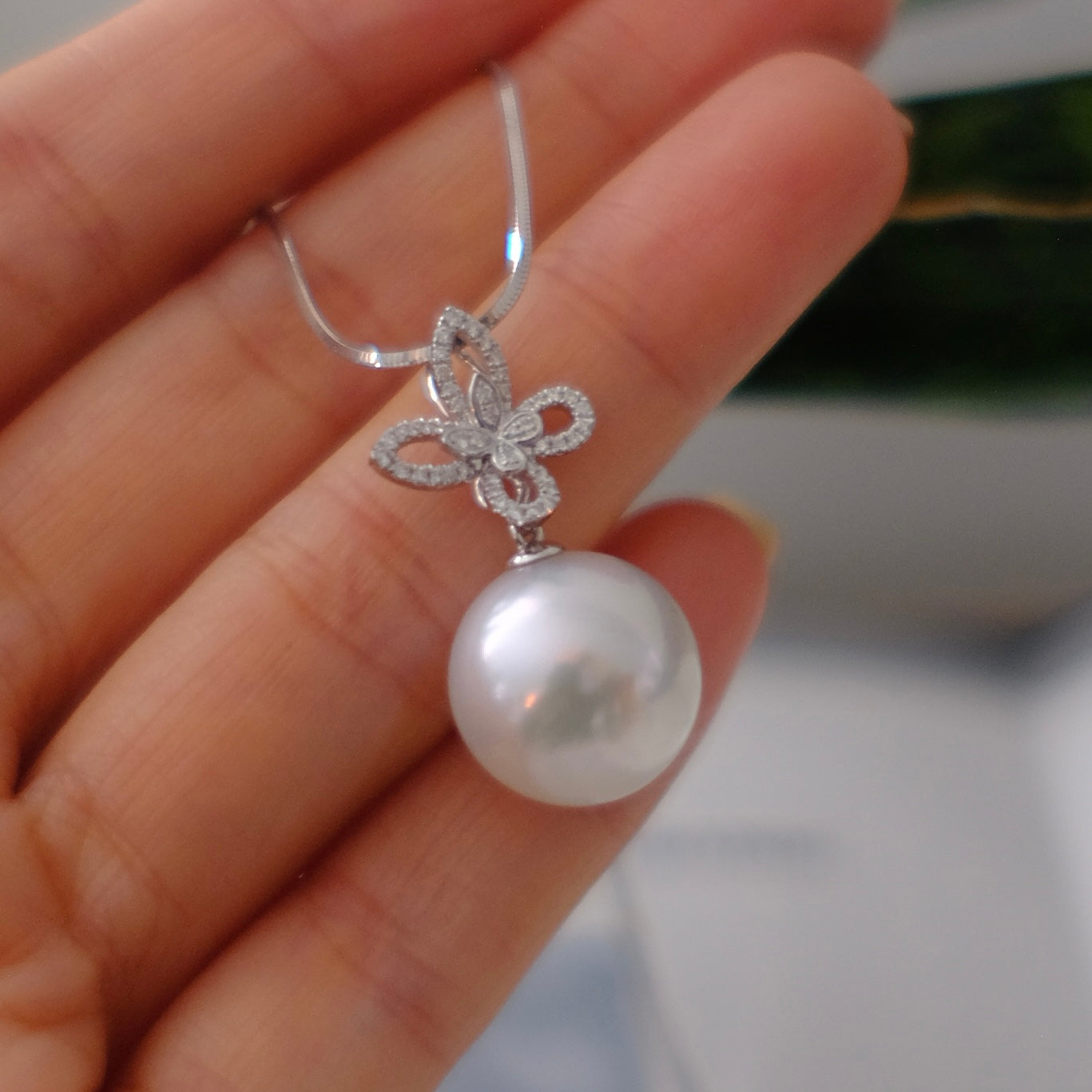 Z081 Classic Bails, AU750, Diamond 0.158ct