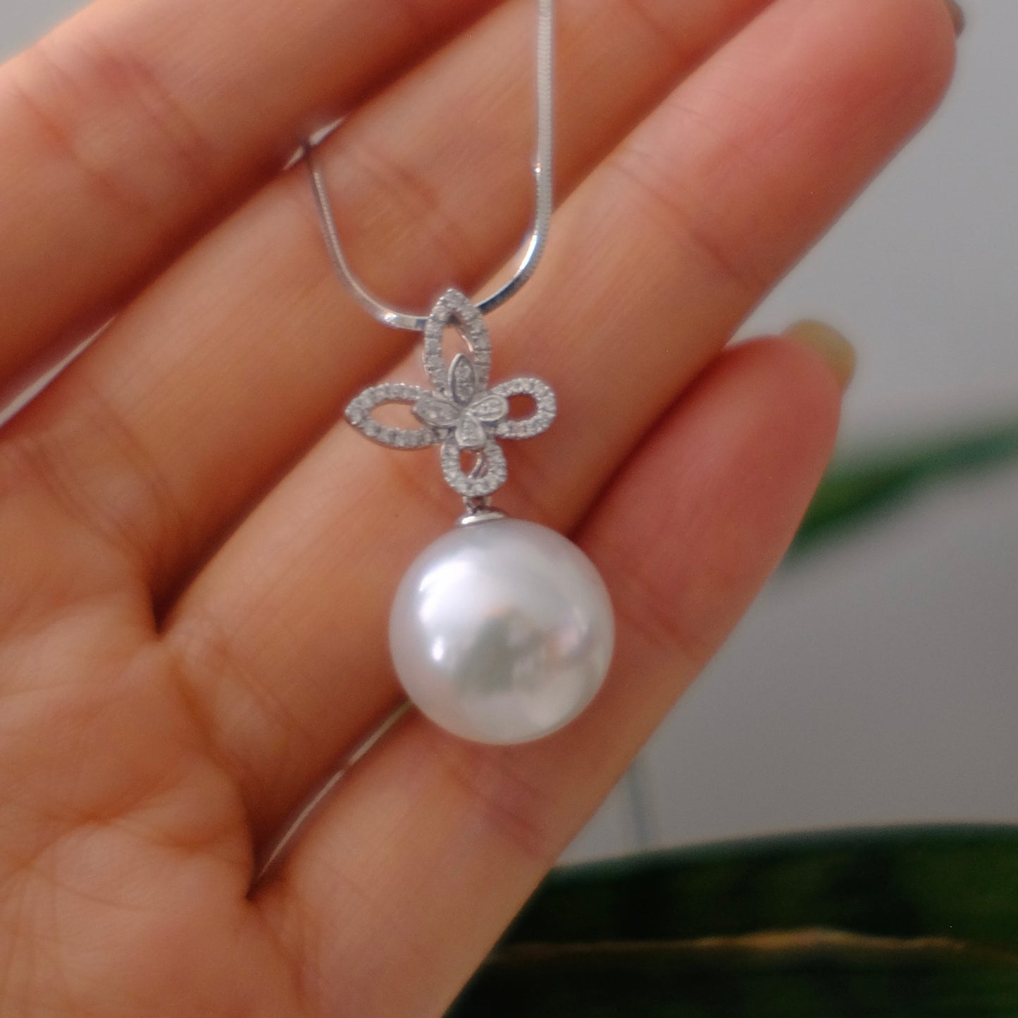 Z081 Classic Bails, AU750, Diamond 0.158ct