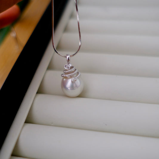 White South Sea Pearl Pendant, DT 13.5*15.9mm, AU750 Diamond 0.088ct, PASPALEY