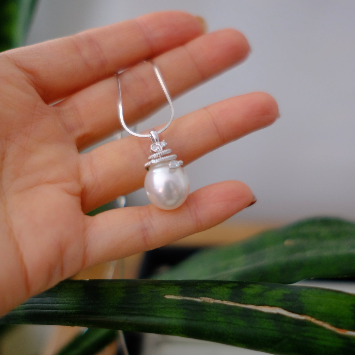 White South Sea Pearl Pendant, DT 13.5*15.9mm, AU750 Diamond 0.088ct, PASPALEY