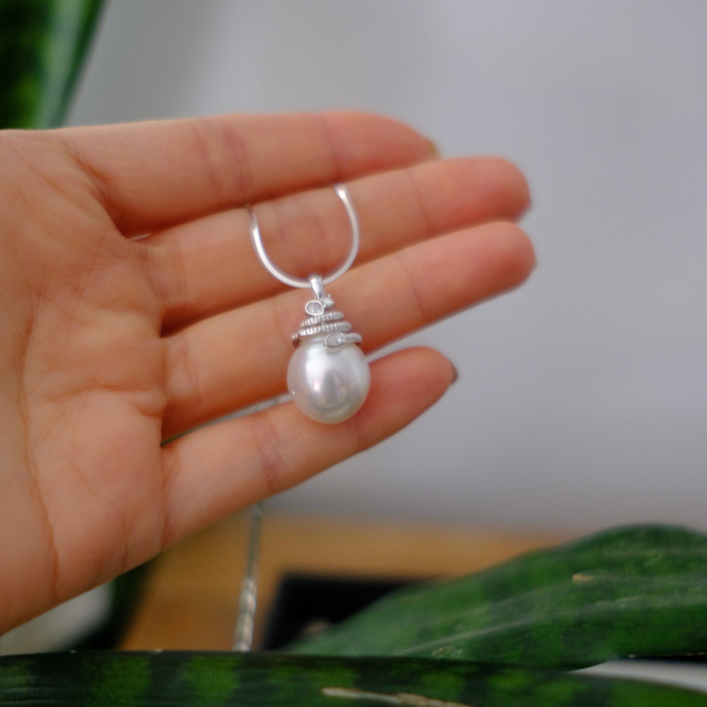 White South Sea Pearl Pendant, DT 13.5*15.9mm, AU750 Diamond 0.088ct, PASPALEY