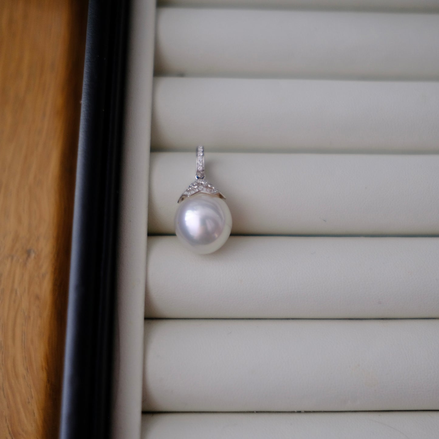 Z080 Classic Bails, AU750, Diamond 0.108ct