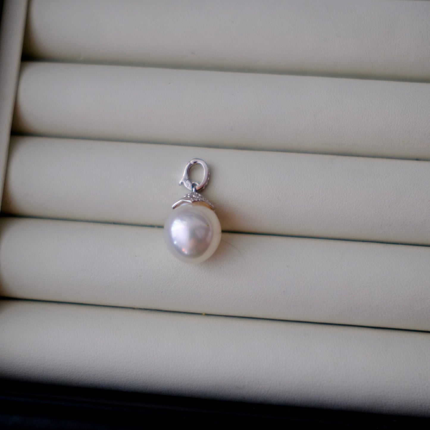 Z080 Classic Bails, AU750, Diamond 0.108ct