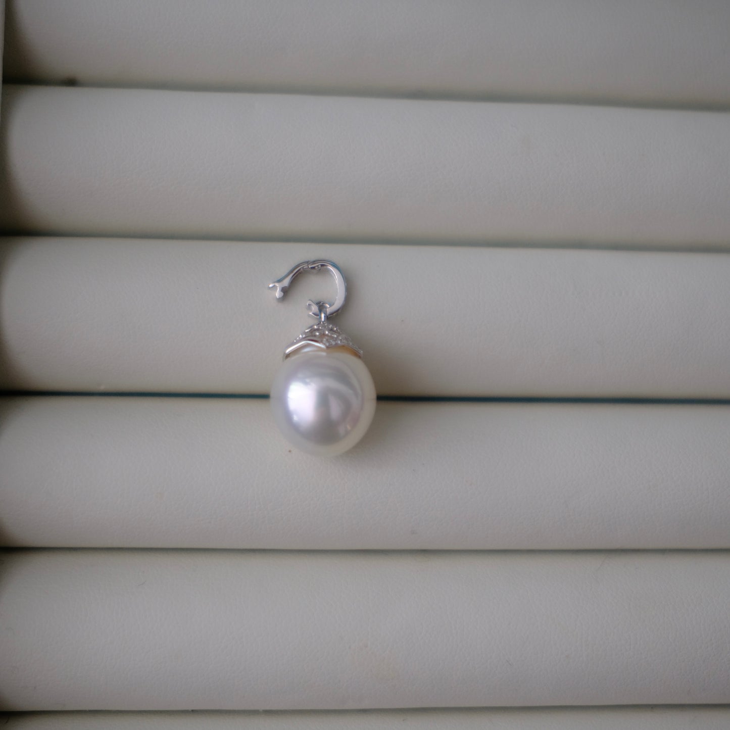 Z080 Classic Bails, AU750, Diamond 0.108ct