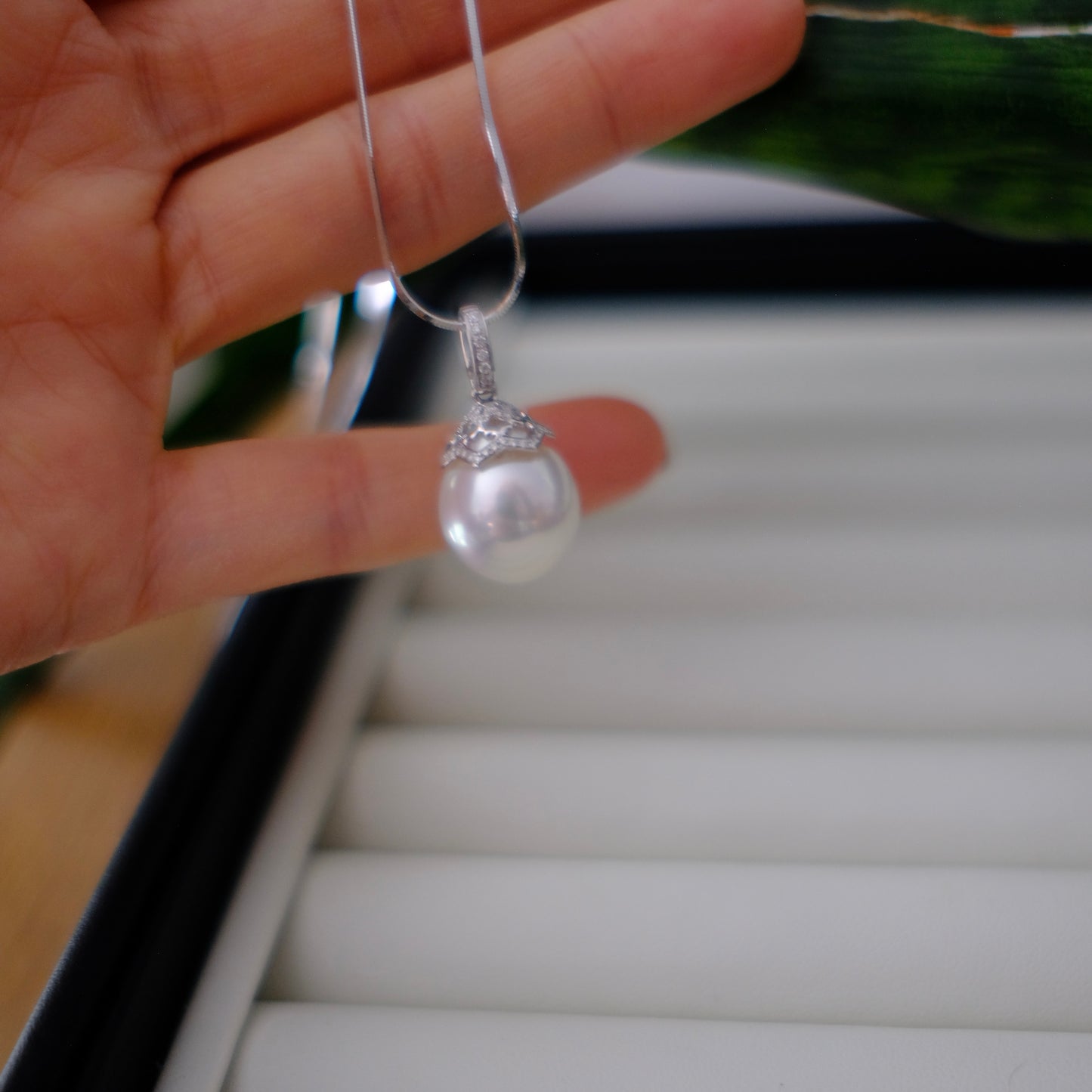 Z080 Classic Bails, AU750, Diamond 0.108ct