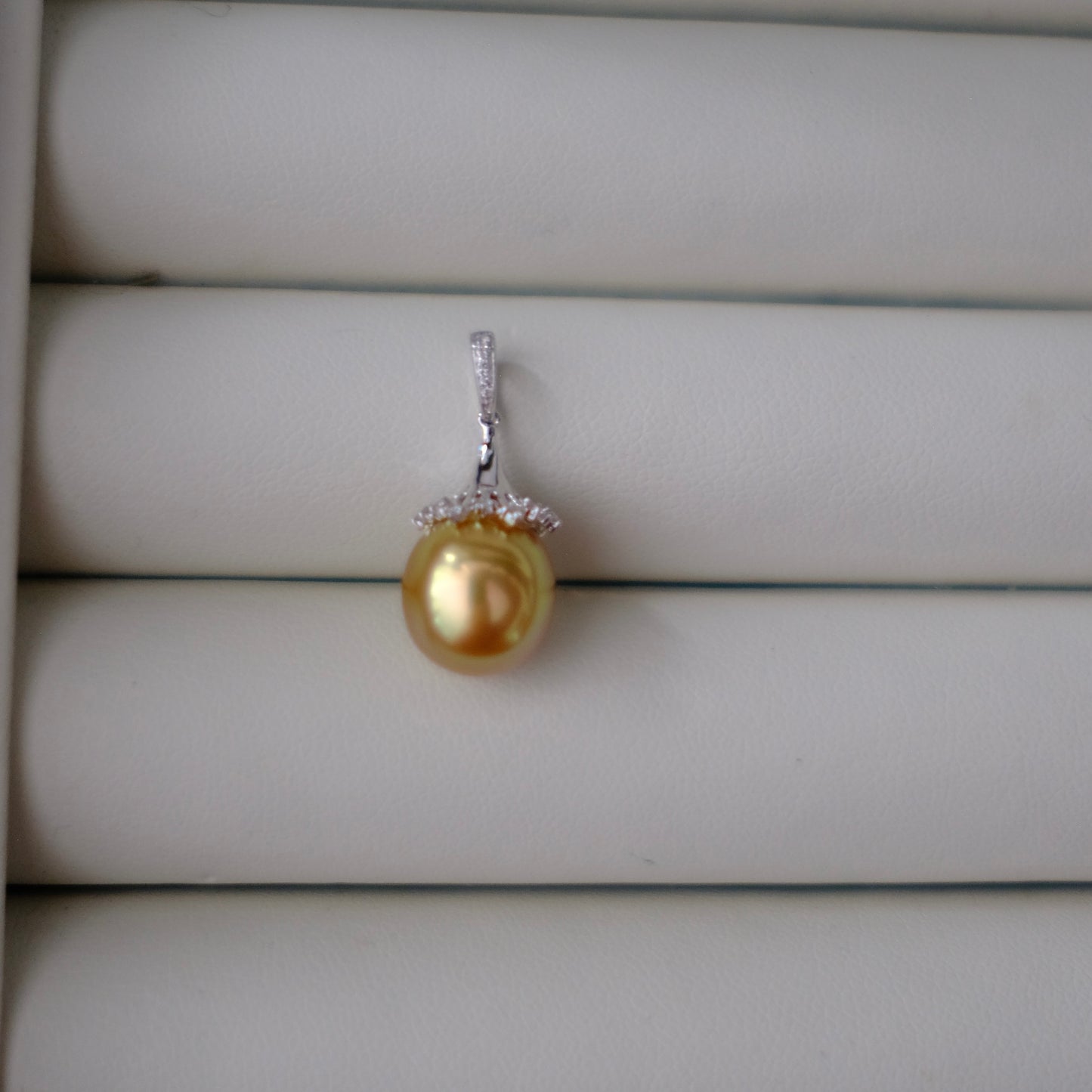 Z078 Classic Bails, AU750, Diamond 0.097ct